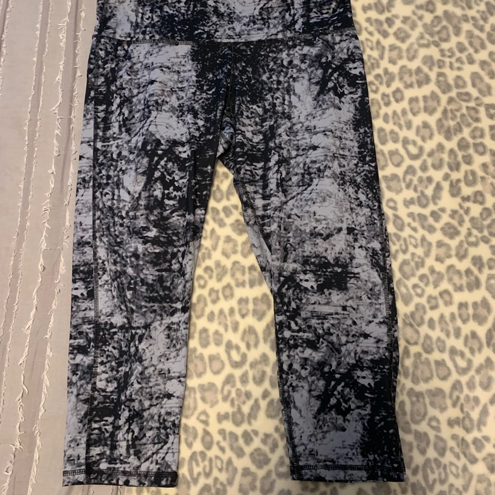 cropped athletic leggings
